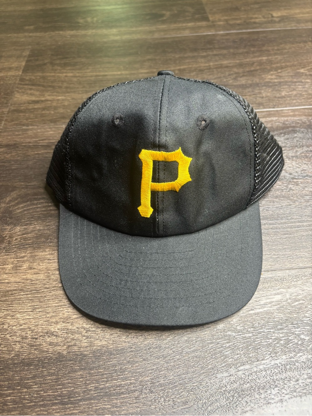 Vintage Pittsburgh Pirates Trucker Hat Cap Adjustable Black MLB SnapBack